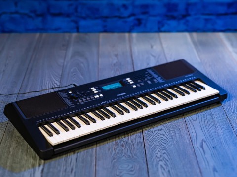 Yamaha PSR E373