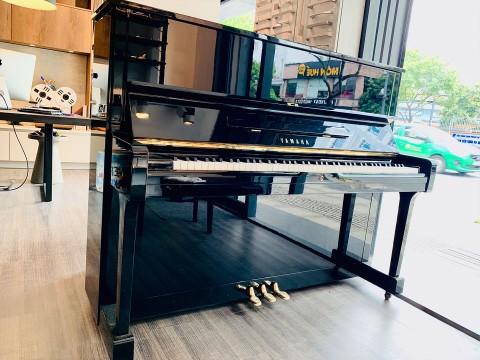 YAMAHA U1H