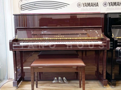 Bàn Giao Yamaha U1J PM Màu Mahogany Giá Hơn 130 Triệu