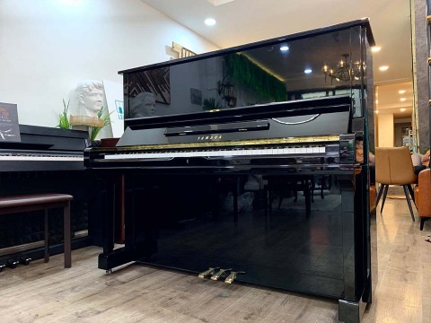 YAMAHA U3M