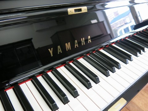 REVIEW PIANO YAMAHA UX5