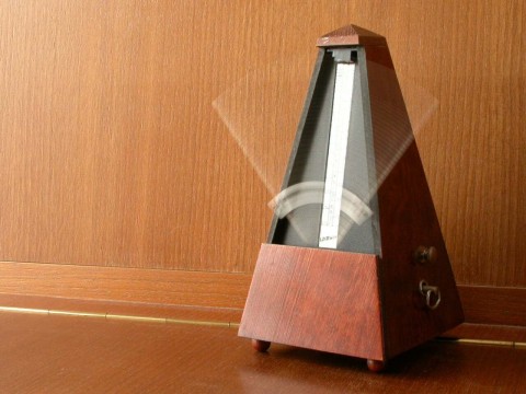 Metronome là gì? Hướng dẫn sử dụng máy đếm nhịp piano