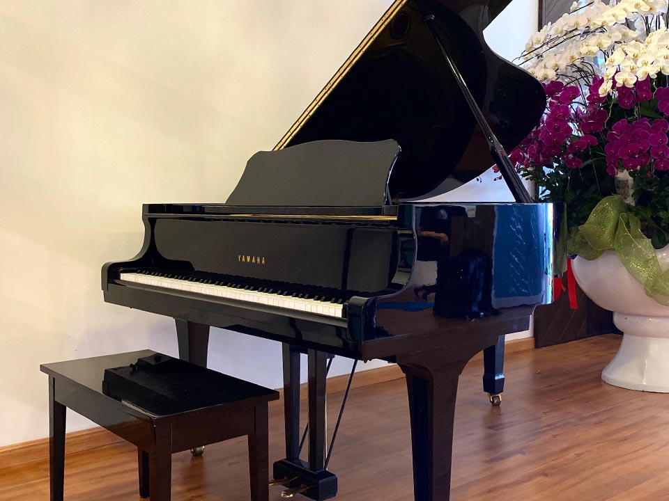 grand piano yamaha g5e